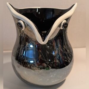 VINTAGE OWL ART GLASS VASE  HAND BLOWN